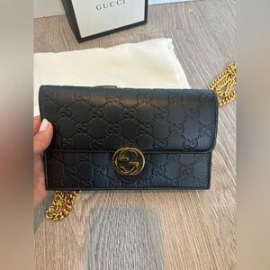 Gucci wallet on chain